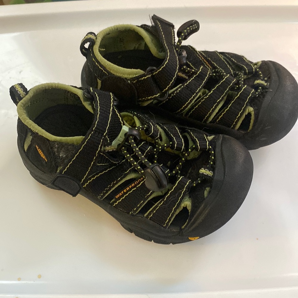 Keen Newport H2 Black And Neon Green Sandals Shoes Size 9 Toddler